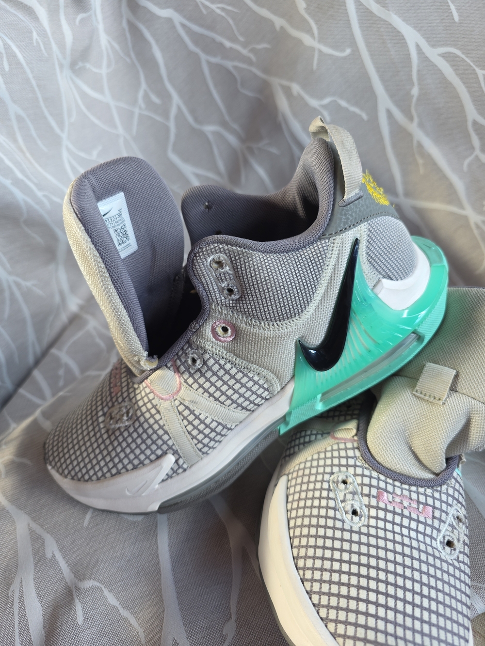 Nike Men's Gray & Teal Athletic Shoes